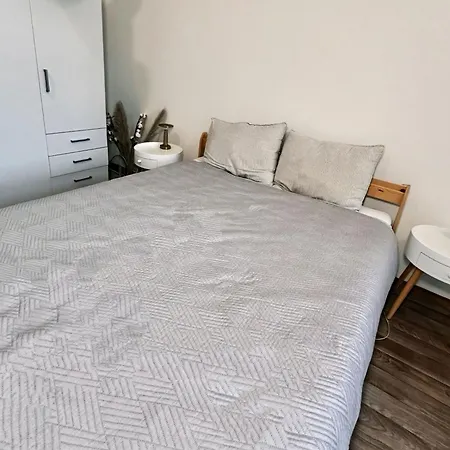 Bright And Cozy 40 M At 7 براغ